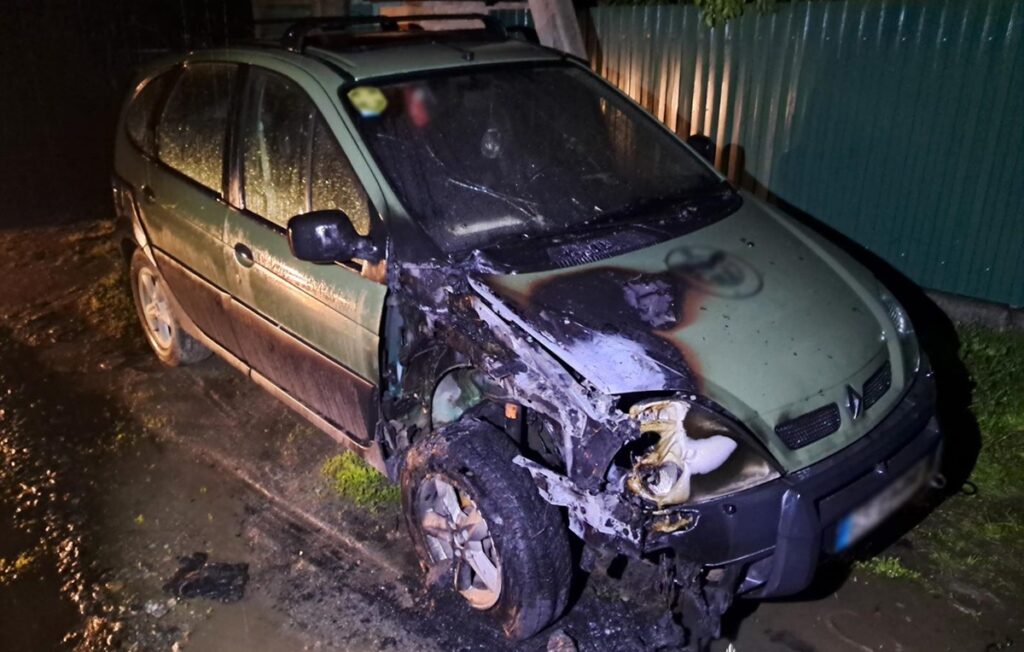 Новини України - ​У Бердичеві підпалили два військових автомобілі