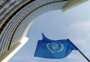 Новини світу - Перша група інспекторів МАГАТЕ повернулась до Ірану