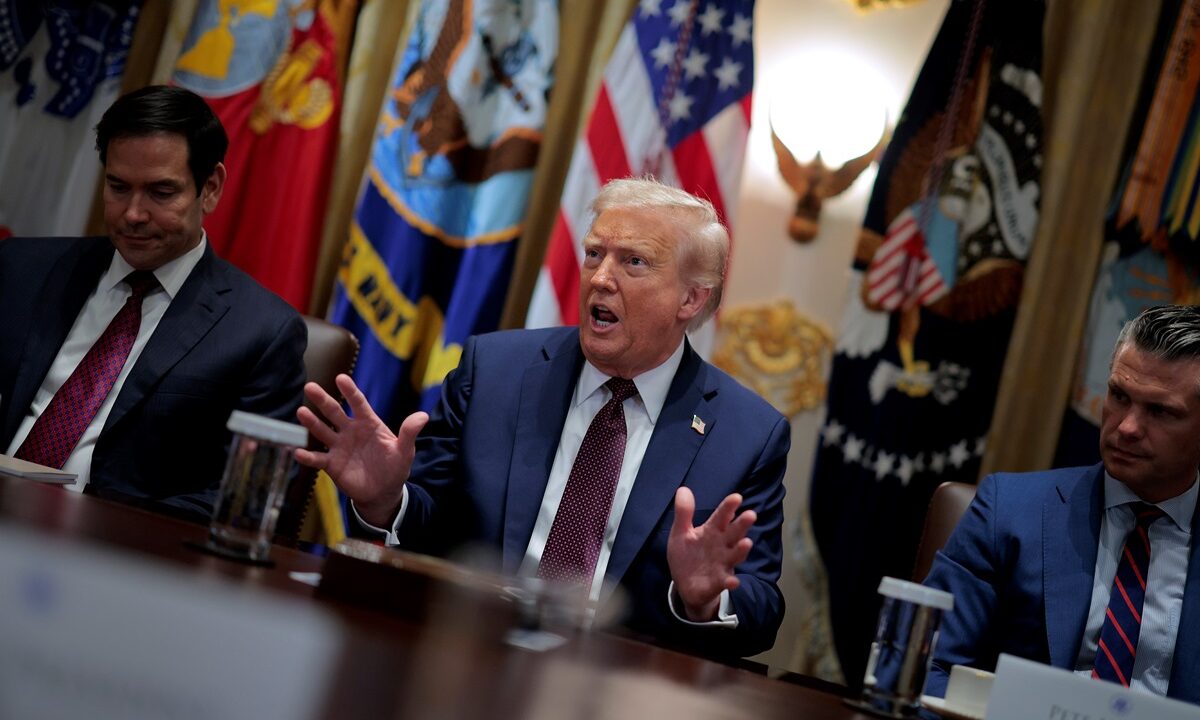 Новини світу - Трамп назвав "нісенітницями" заяви РФ щодо "нелегітимності" Зеленського