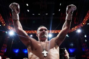 Новини спорту - Едді Гірн про зміну бою Усика: Коли немає бажання битися, кажуть про травму