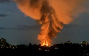 Новини світу - Потужний вибух прогримів на найбільшому заводі дронів у Британії