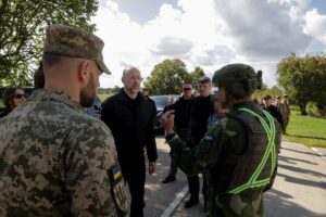 Новини України - Шмигаль відвідав полігон у Британії, де навчають українських військових