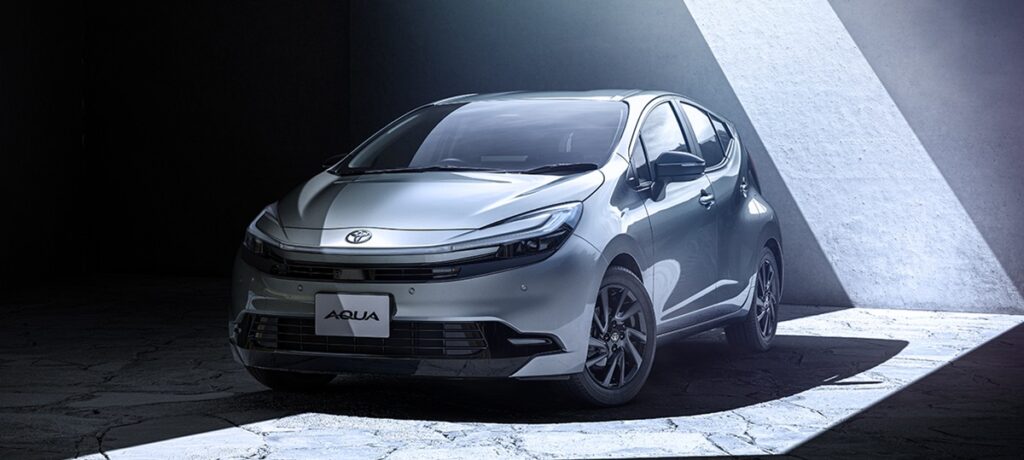 Авто новини - Toyota презентувала оновлений Aqua