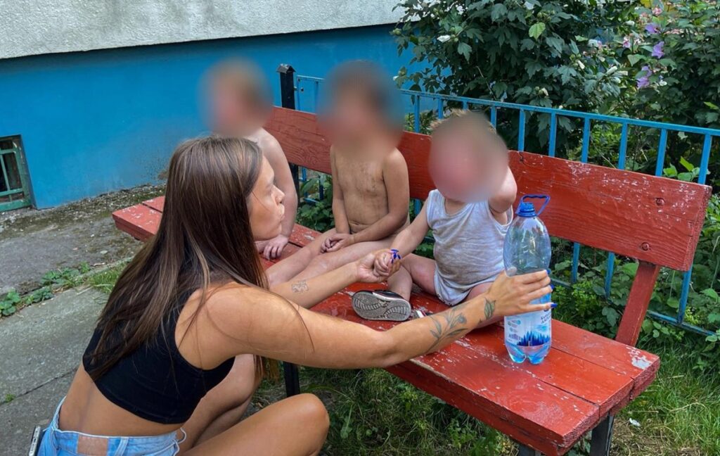 Новини України - У Чернівцях пожежники врятували з палаючої квартри трьох дітей