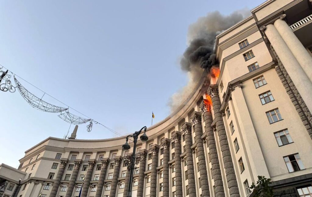 Новини України - З'явились нові деталі російської атаки на Кабмін
