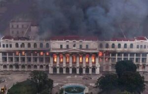 Новини світу - З'явилось відео пожежі в будівлі парламенту Непалу