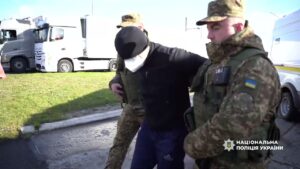 Слідчі поліції вперше екстрадували громадянина рф за воєнні злочини до Литви