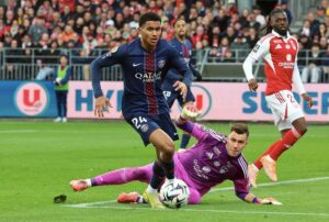 Новини спорту - Півзахисник ПСЖ залишається в клубі, відхиливши пропозиції з АПЛ