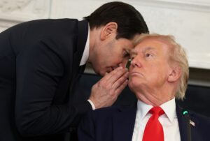 Новини світу - ЗМІ дізналися, хто переконав Трампа запровадити санкції проти РФ