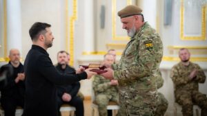 Володимир Зеленський вручив державні нагороди українським героям