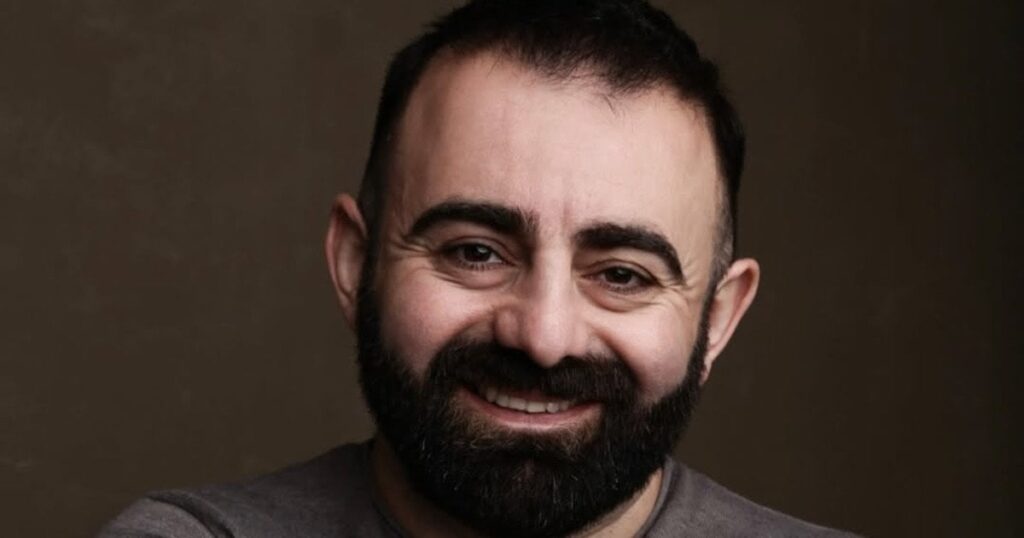 Новини культури - Актор Арам Арзуманян впав в оркестрову яму під час вистави