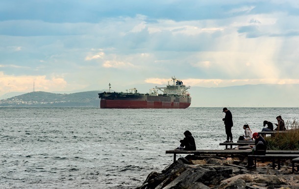 Новини світу - Експорт російської нафти до Індії впав до трирічного мінімуму - ЗМІ