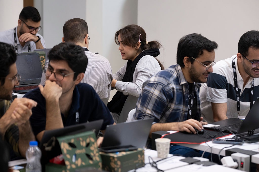 Новини світу - У світі з’явилась нова релігія: люди моляться штучному інтелекту