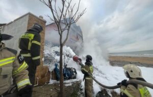 Новини світу - В Дагестані гелікоптер упав на житловий будинок: є загиблі й поранені