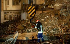 Новини України - В Тернополі третю добу триває розбір завалів