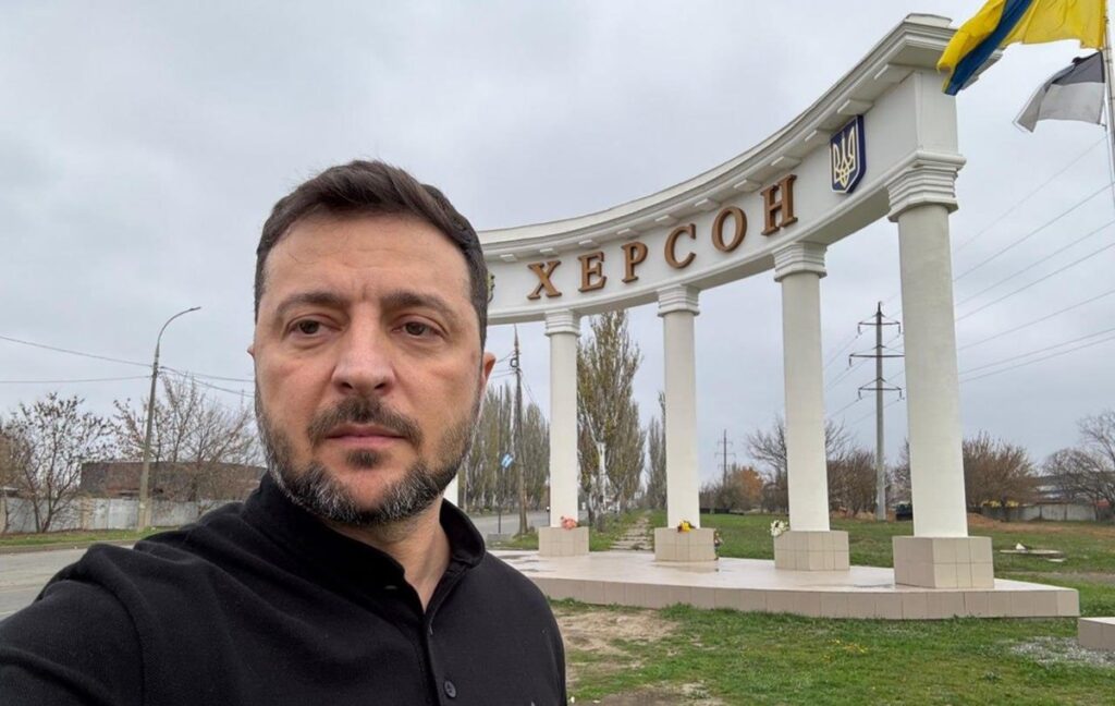 Новини України - Зеленський у Херсоні пообіцяв захист від дронів РФ
