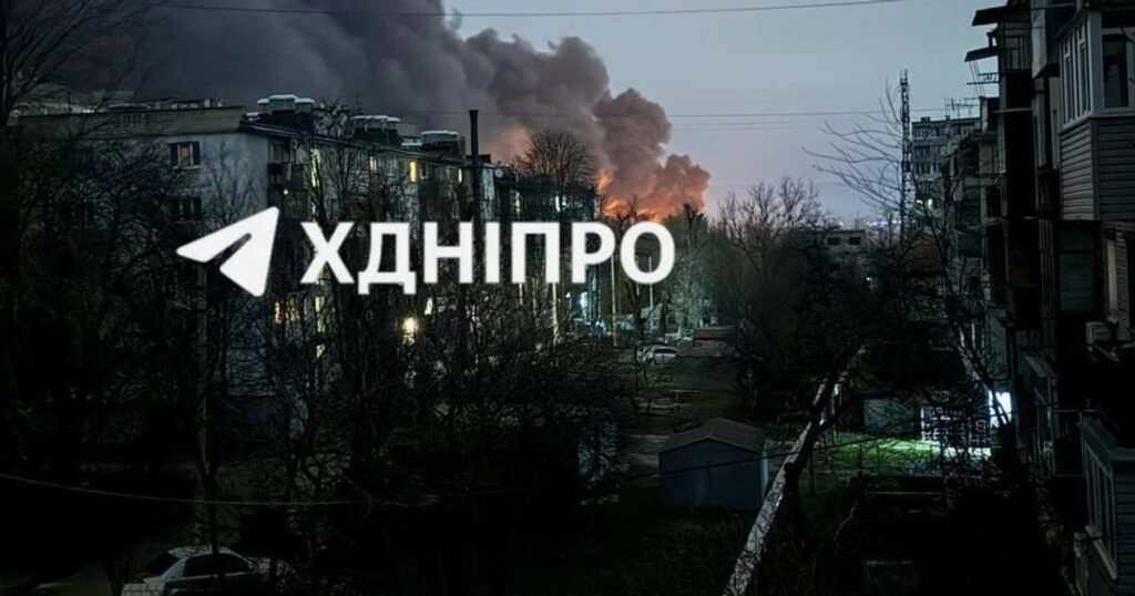 Новини України - Атака РФ: Дніпро після вибухів накрив чорний дим