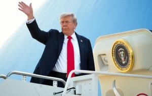 Новини світу - Переговори щодо України: Трамп вилетів у Флориду