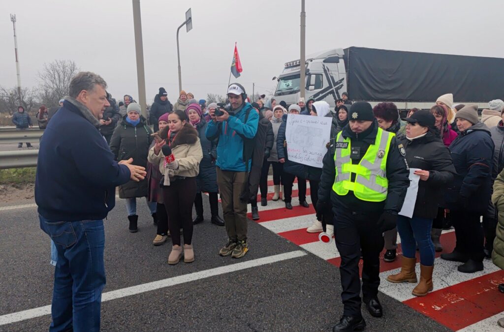 Новини України - Під Житомиром перекрили трасу через компенсації за зруйновані оселі
