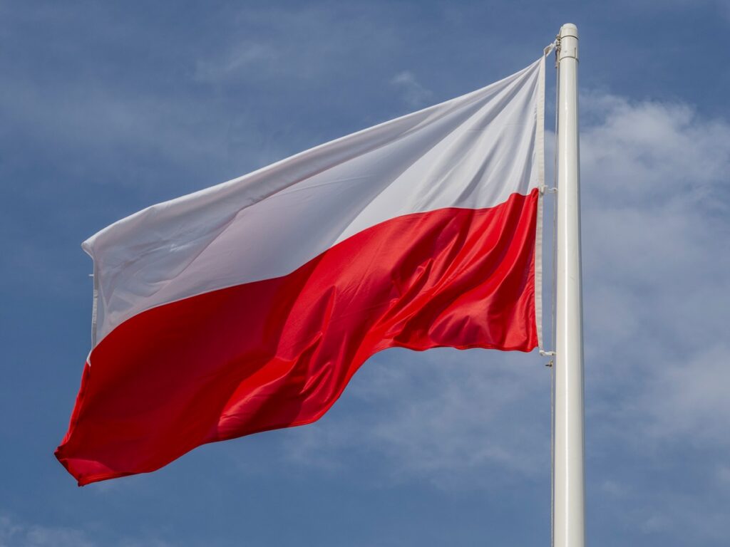 Новини світу - Польща заборонила Комуністичну партію