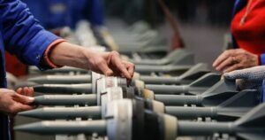 Новини світу - Росія вчетверо збільшила військові витрати з 2021-го - розвідка