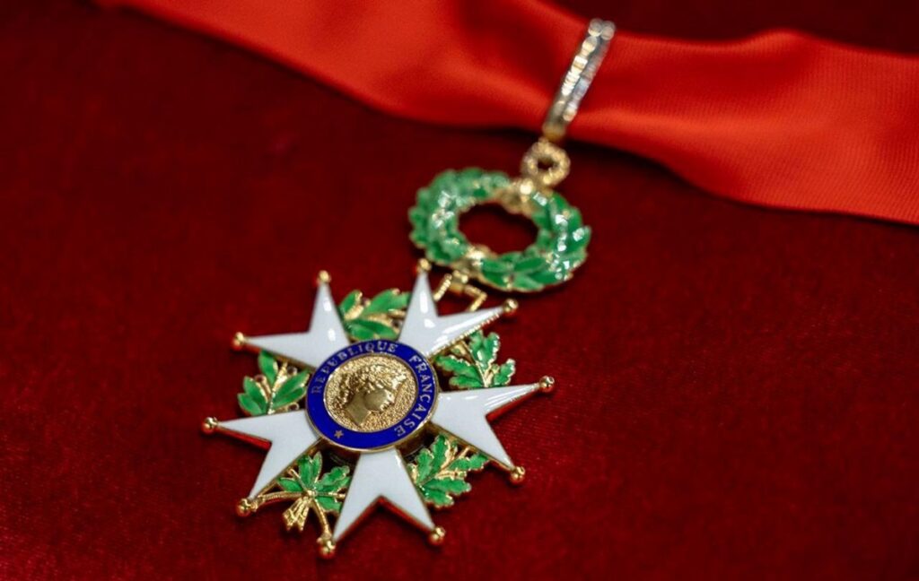 Новини України - Сирський отримав найвищу нагороду Франції