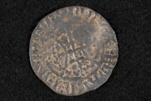 Технології - У Шотландії металошукач-аматор виявив найдавнішу відому монету країни