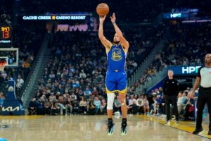 Без категорії - У Стефена Каррі 39 очок за гру й рекорд