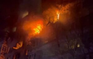 Новини України - У Запоріжжі БПЛА влучив у багатоповерхівку