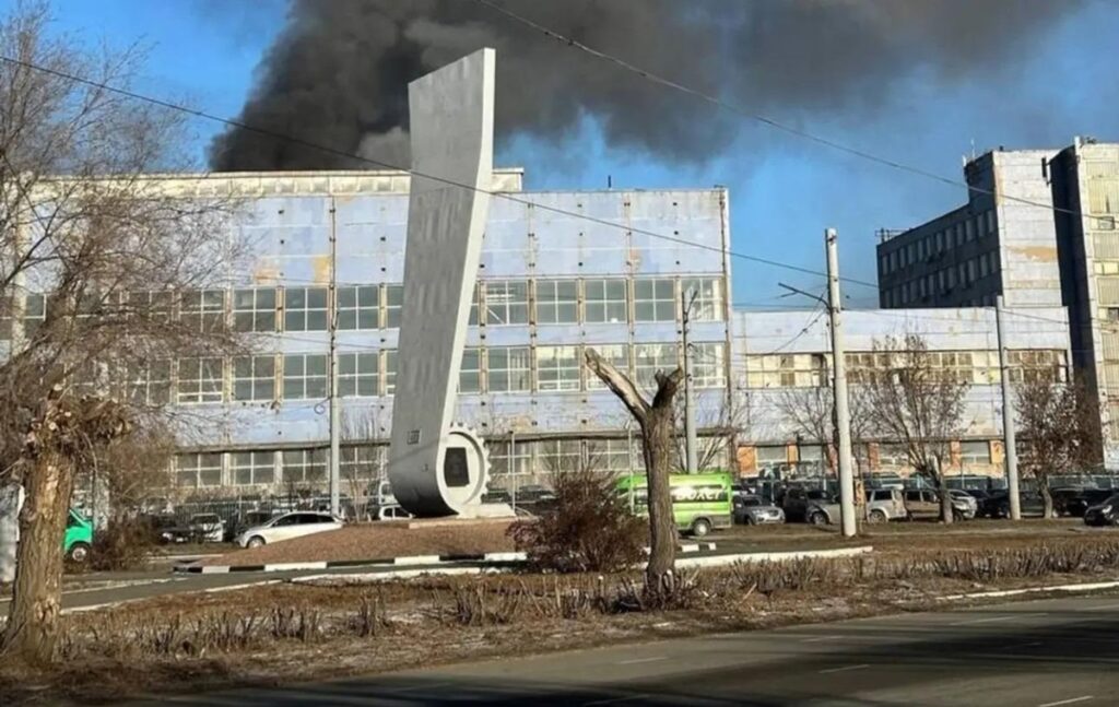 Новини світу - В російському Орську пожежа на оборонному заводі