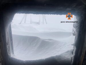 Новини України - Перемети снігу понад метр: ДСНС застерігає від походів у високогір'я