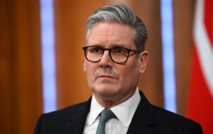 Новини політики - В Україні створять "військові хаби" - Стармер